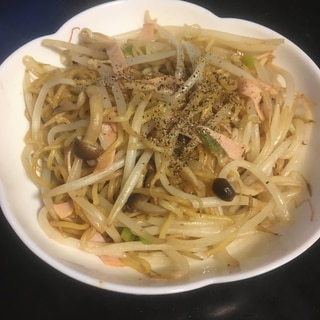 ぶなしめじ、もやし、ハムの焼きそば